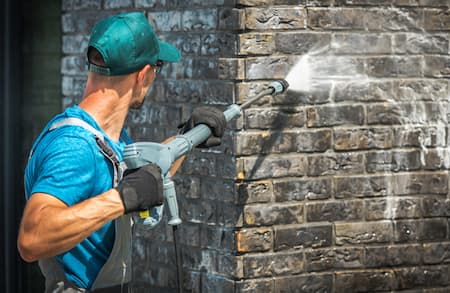 Choosing the Right Pressure Washing Company in Pensacola: Your Guide to Spotless Surfaces